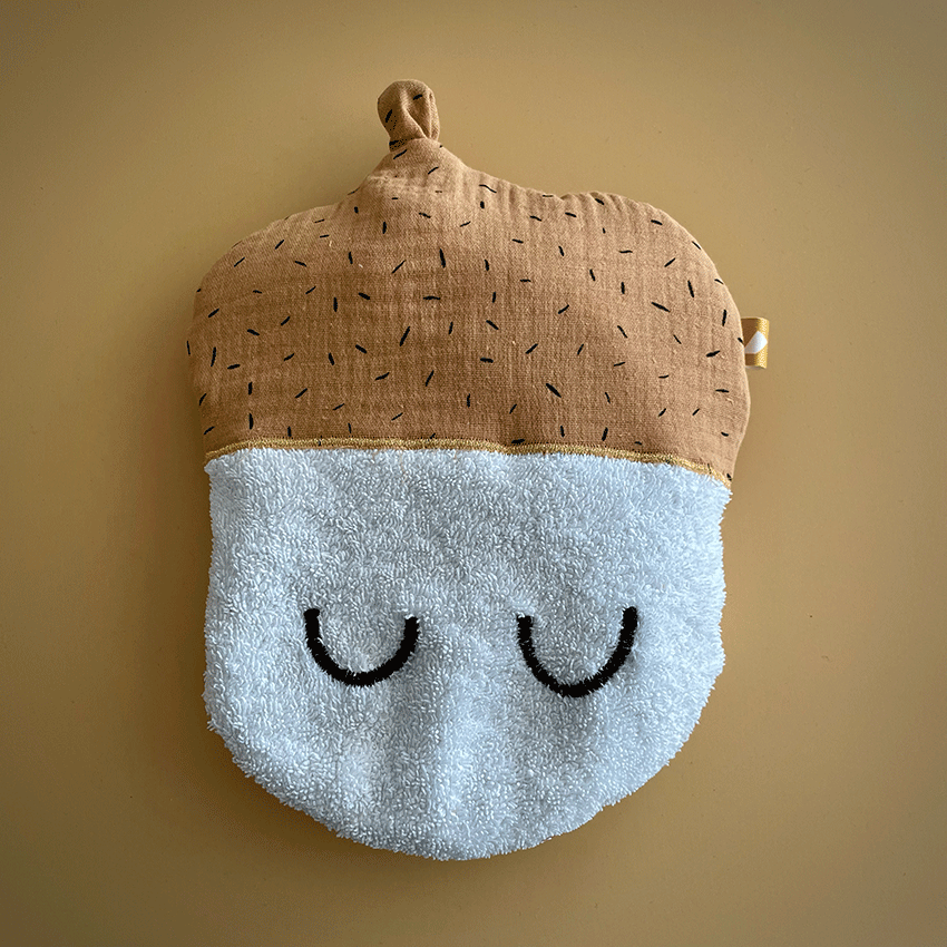 kirschkernkissen-eichel-acorn-bert-characterdesign-studio-umaer