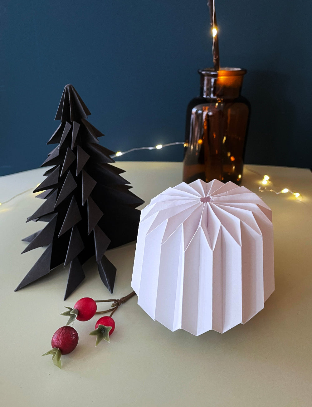 papiertanne-schwarz-origamlicht-luna
