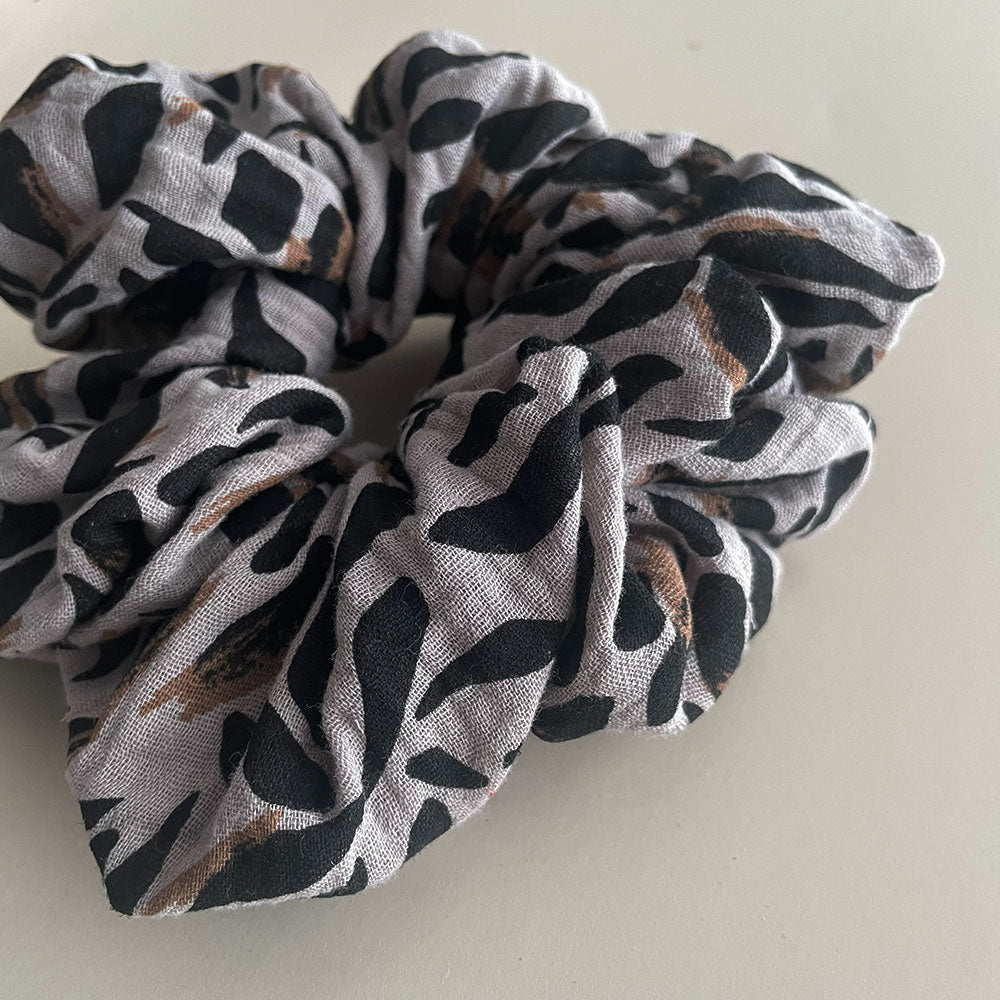 Scrunchie Jumbo Black Leaves